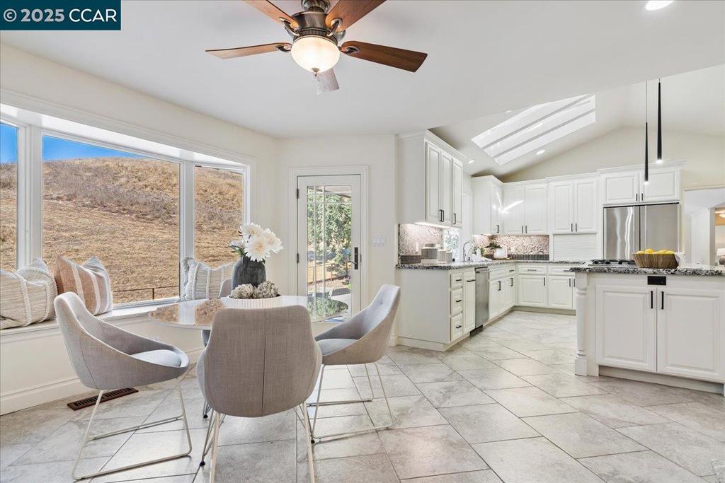 HIDDEN OAKS - Residential