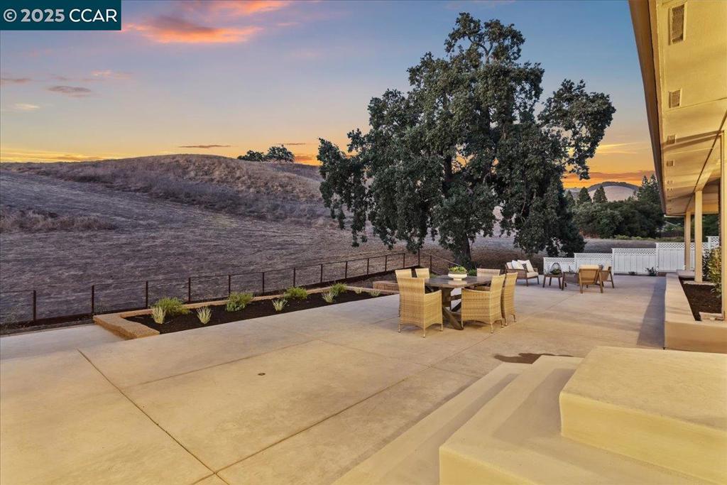 HIDDEN OAKS - Residential