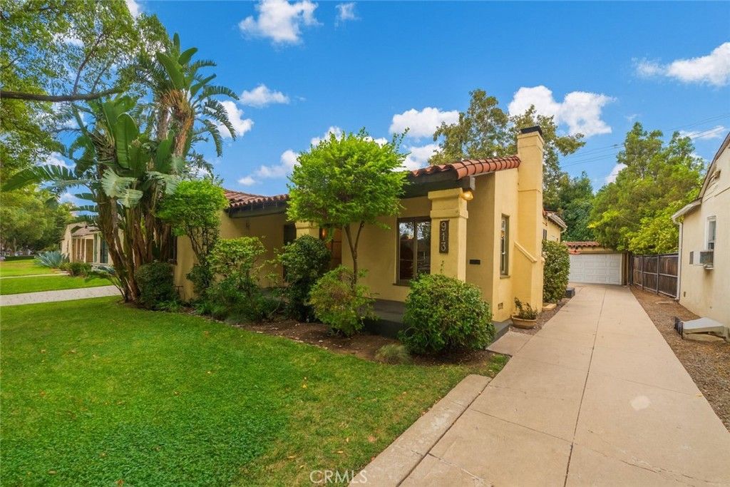 Photo of 913 Norton Avenue, Glendale, CA 91202 (MLS # PV25230564)