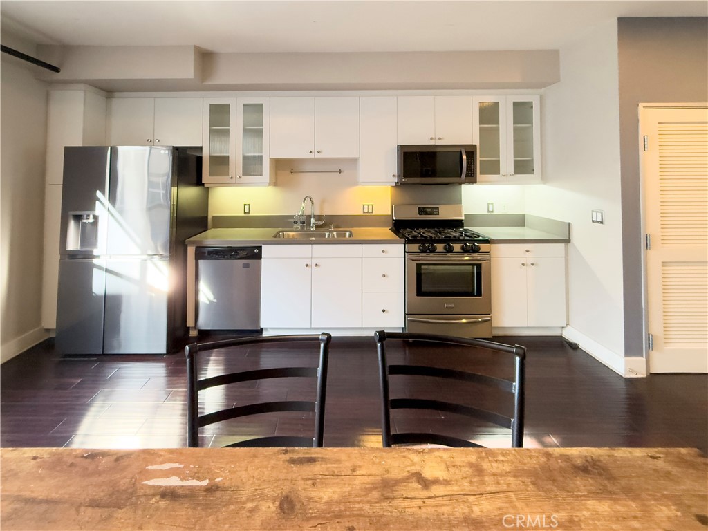 909 E Santa Ana Boulevard