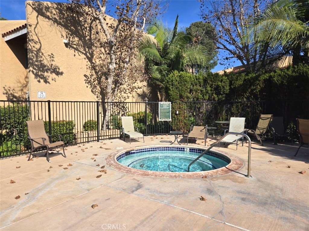 1101 W MacArthur Blvd 219