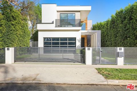 Photo of 5316 Lennox Avenue, Van Nuys, CA 91401 (MLS # 26651685)