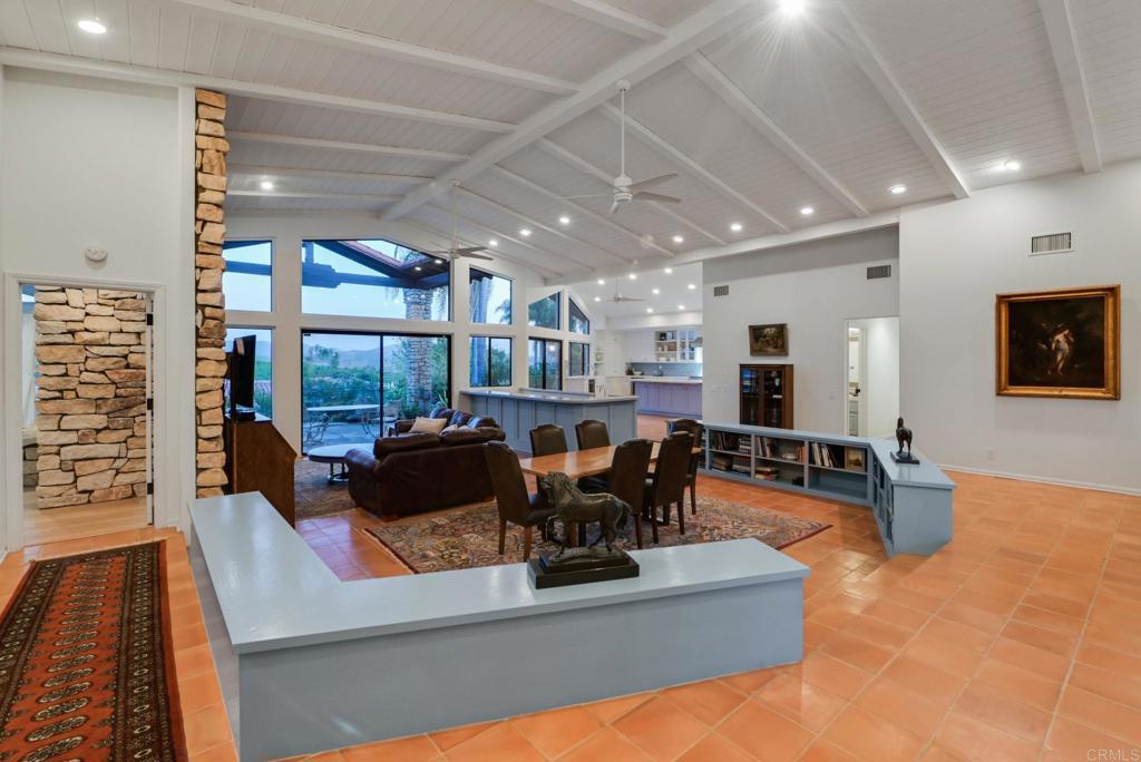 4236 Valle Del Sol