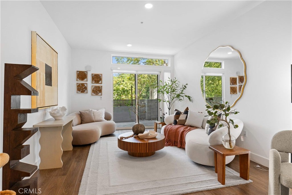 218 N El Molino Avenue