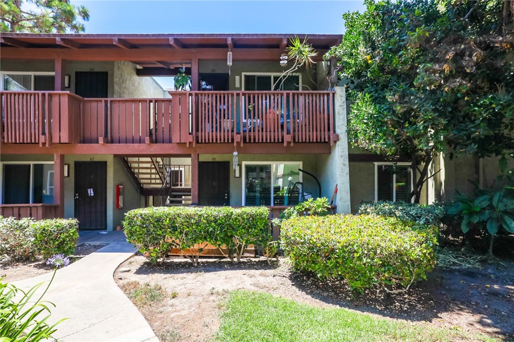 1030 W Macarthur Boulevard 95