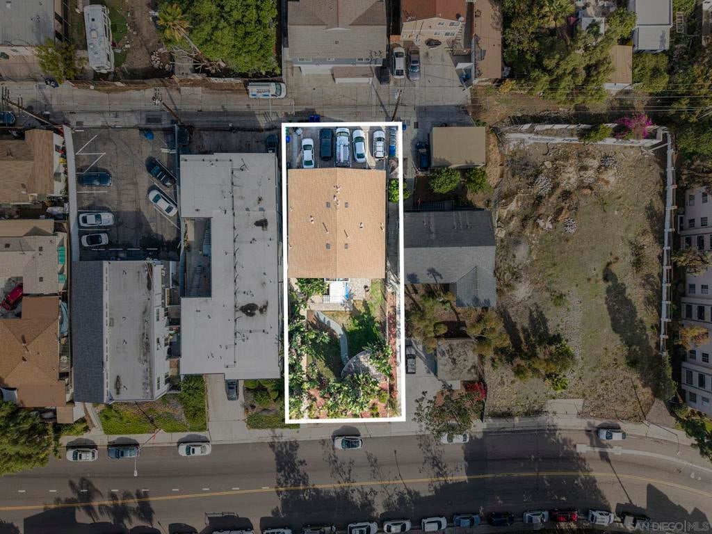 3042 48 Broadway