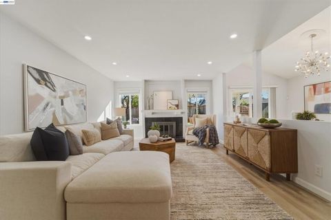 Photo of 32471 Lake Ree St St, Fremont, CA 94555 (MLS # 41128351)