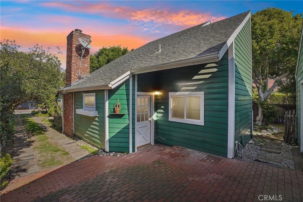 Photo of 1652 Voorhees Ave, Manhattan Beach, CA 90266 (MLS # PW26014721)