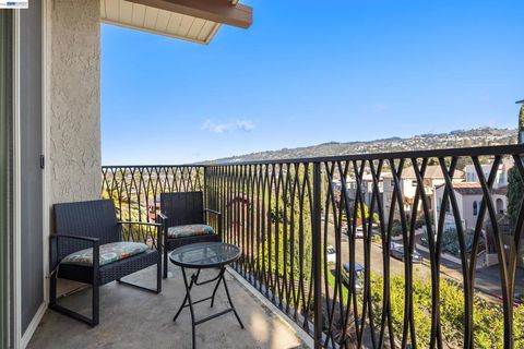 Photo of 5405 Carlton St #303, Oakland, CA 94618 (MLS # 41120465)