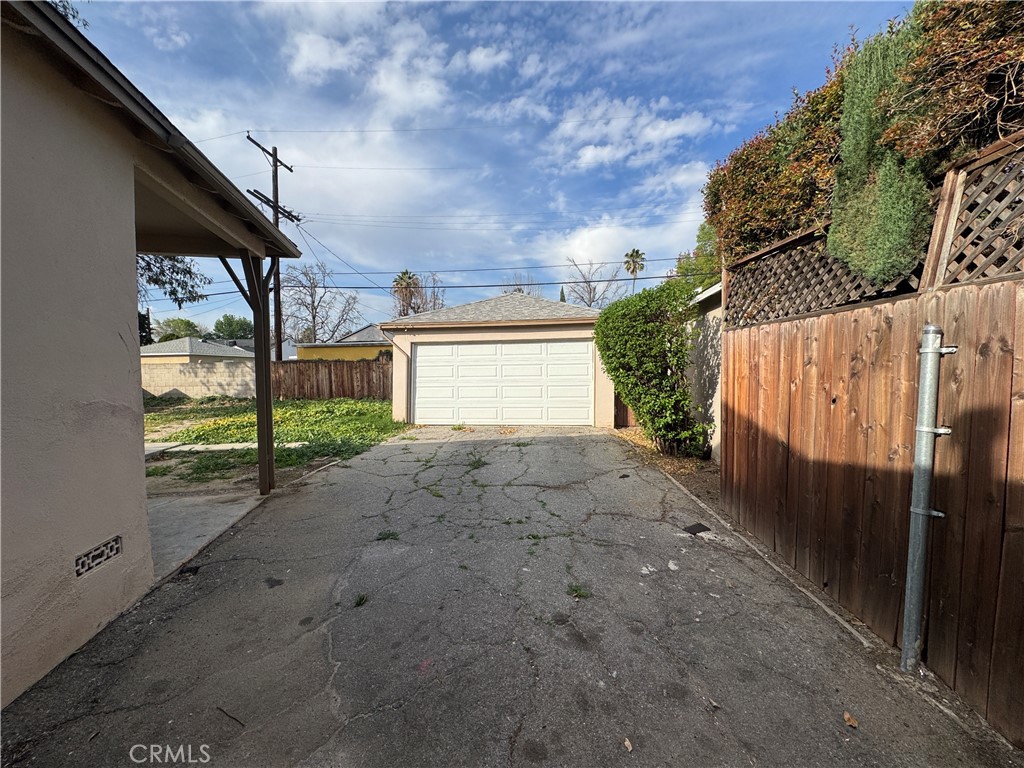 18147 Archwood Street