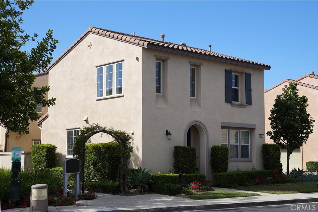 Get the best of both worlds with this upgraded, detached condo for rent. It lives like a single-family home, featuring its own private yard, an attached 2-car garage, and the highly sought-after benefit of no shared walls. Commuting is incredibly convenient with quick access to the 91, 57, and 55 freeways.
The spacious master bedroom offers a private retreat with a large bathroom and a walk-in closet that provides ample storage. Upstairs, you'll find all three bedrooms and a dedicated laundry area for ultimate convenience. The entire downstairs is beautifully finished with durable tile and wood laminate. Refrigerator, washer, and dryer are included, making your move-in seamless.