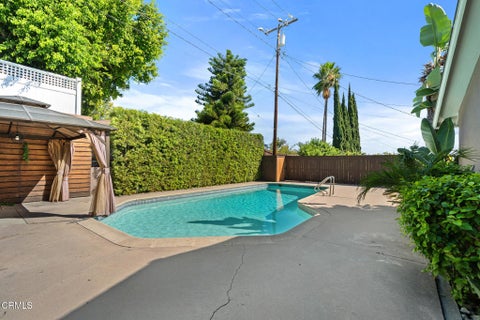 Tiny photo for 1070 Medford Road, Pasadena, CA 91107 (MLS # P1-29278)