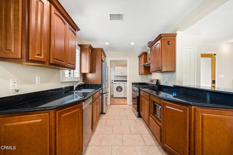 Tiny photo for 1070 Medford Road, Pasadena, CA 91107 (MLS # P1-29278)