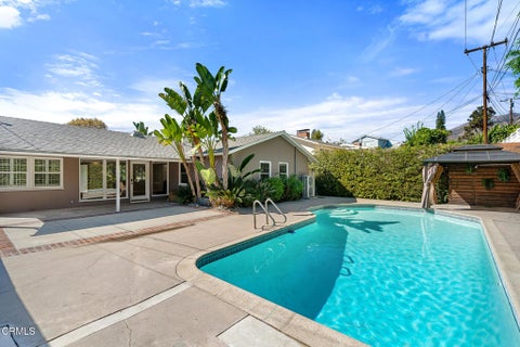 Tiny photo for 1070 Medford Road, Pasadena, CA 91107 (MLS # P1-29278)