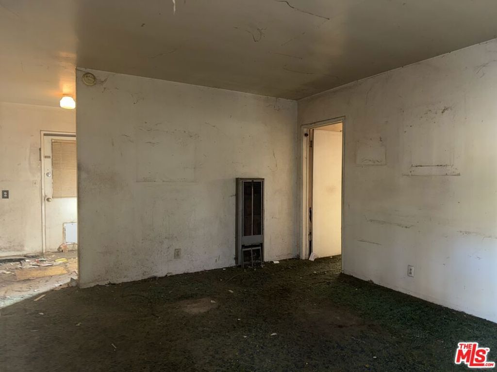 Photo of 5547 Shoup Avenue, Woodland Hills, CA 91367 (MLS # 26635597)