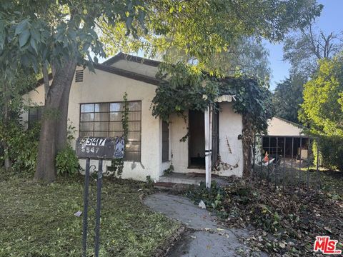 Photo of 5547 Shoup Avenue, Woodland Hills, CA 91367 (MLS # 26635597)