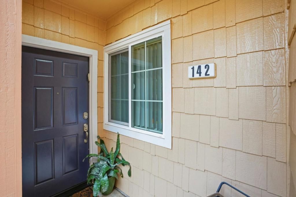 Photo of 142 Positano Circle, Redwood City, CA 94065 (MLS # ML82040325)