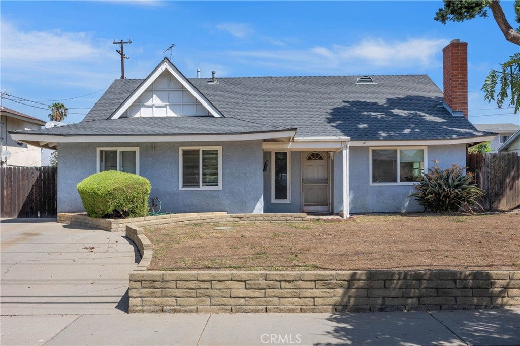537 E Juanita