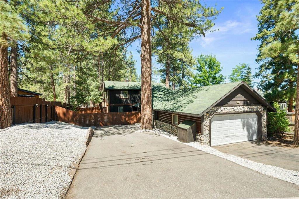 Entertainer's Dream Home. Walking distance to the lake and only a mile from the restaurants, shopping, movie theaters and gift shops of the wonderful Big Bear Village. Ski resorts only a five minute drive. Two roomy living areas with vintage touches. Cozy gas burning fireplace. Kitchen is wide open with new tile counters, wood style floors and new appliances. Breakfast bar and a large dining area. Four bedrooms provide sleeping room for the whole crew. Two Jack N Jill style bathrooms that have been newly remodeled. Fresh coat of exterior paint. The yard is epic with two top notch gathering areas with seating and fire pits. Exterior wet bar. Horse shoe pit and hot tub. Yard is fully fenced with six foot high privacy fence. New trees in the back yard for privacy. Can be sold fully furnished for a turn key property. This is a wonderful mountain cabin just awaiting it's new owner to start creating memories.