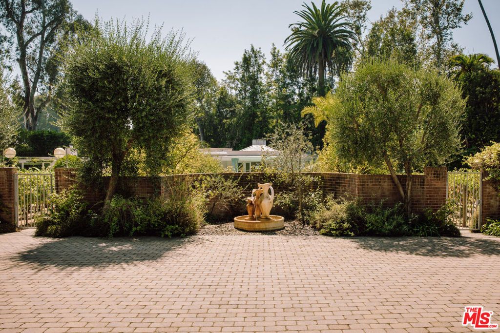 Photo of 101 Bel Air Road, Los Angeles, CA 90077 (MLS # 25596395)