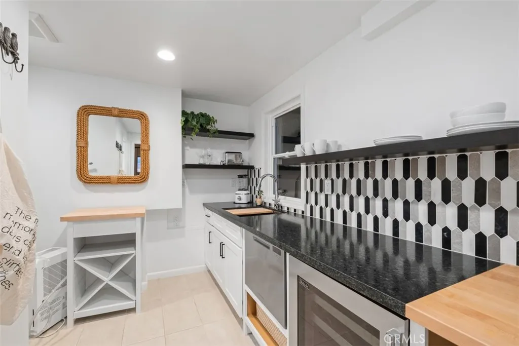 Laguna Beach, California 92651, United States, 3 Bedrooms Bedrooms, ,2 BathroomsBathrooms,Residential,Active,235344