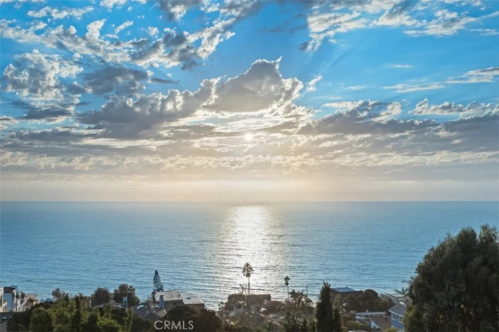 Laguna Beach, California 92651, United States, 3 Bedrooms Bedrooms, ,2 BathroomsBathrooms,Residential,Active,235344