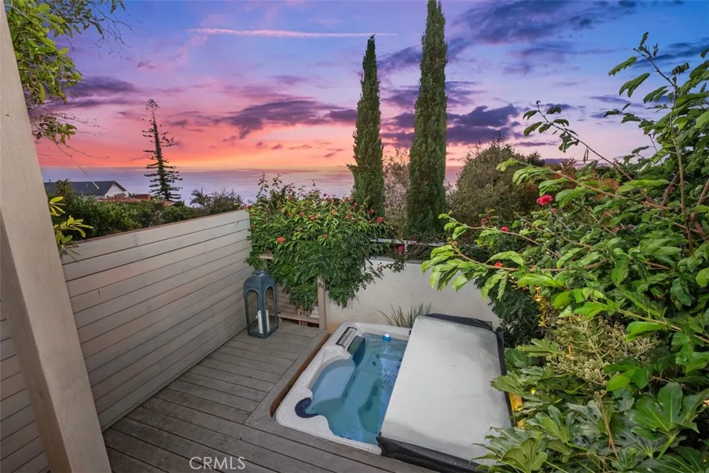 Laguna Beach, California 92651, United States, 3 Bedrooms Bedrooms, ,2 BathroomsBathrooms,Residential,Active,235344