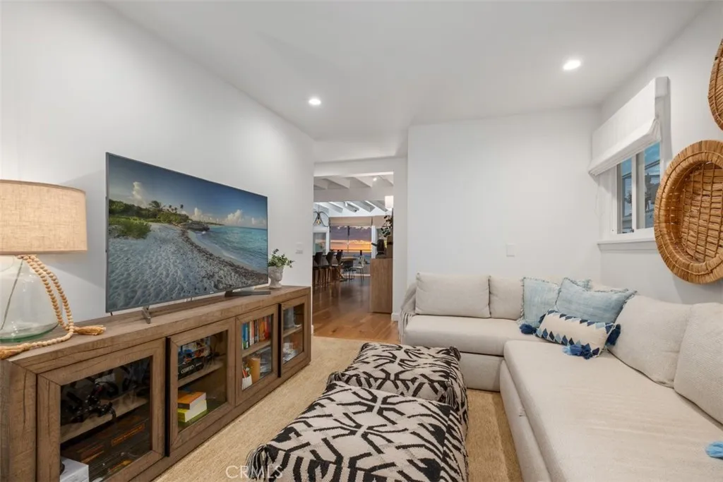 Laguna Beach, California 92651, United States, 3 Bedrooms Bedrooms, ,2 BathroomsBathrooms,Residential,Active,235344