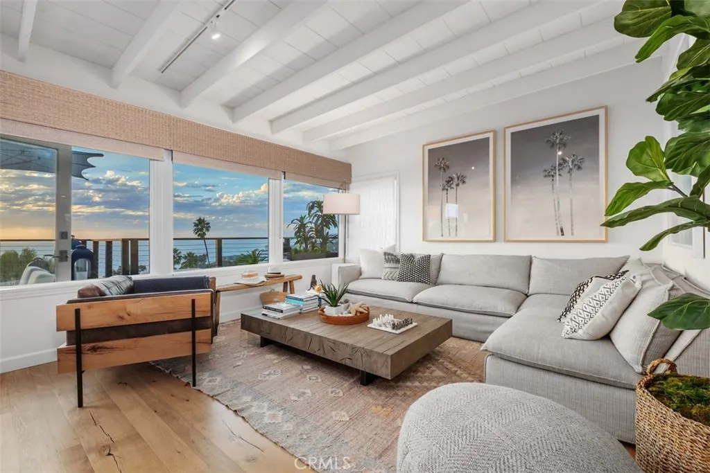 Laguna Beach, California 92651, United States, 3 Bedrooms Bedrooms, ,2 BathroomsBathrooms,Residential,Active,235344