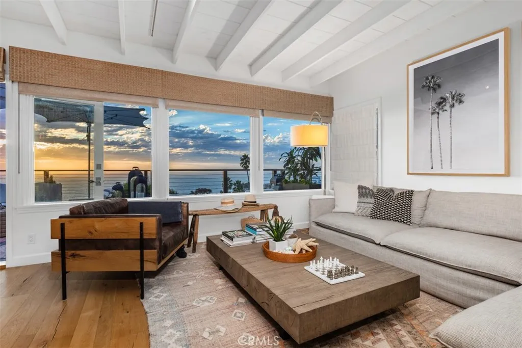 Laguna Beach, California 92651, United States, 3 Bedrooms Bedrooms, ,2 BathroomsBathrooms,Residential,Active,235344