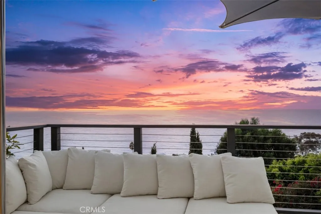 Laguna Beach, California 92651, United States, 3 Bedrooms Bedrooms, ,2 BathroomsBathrooms,Residential,Active,235344