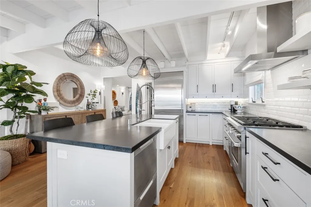 Laguna Beach, California 92651, United States, 3 Bedrooms Bedrooms, ,2 BathroomsBathrooms,Residential,Active,235344