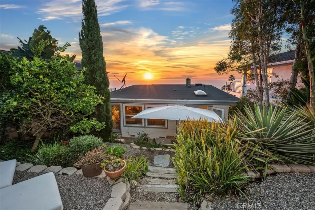 Laguna Beach, California 92651, United States, 3 Bedrooms Bedrooms, ,2 BathroomsBathrooms,Residential,Active,235344