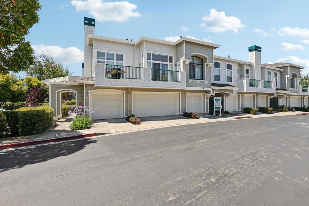 Welcome to this charming 2-bedroom, 2.5-bath home in the desirable Redwood Shores community. Enjoy a spacious living area with a cozy fireplace and a well-appointed kitchen featuring a gas range, dishwasher, and refrigerator. The primary bathroom offers double sinks and an oversized tub, perfect for relaxing. Additional highlights include in-unit laundry with washer and dryer, a walk-in closet, and a 1-car garage. Residents have access to a community pool, adding to the appeal of this comfortable 1,425 sq ft home. Community amenities include a pool and spa. Don't miss the opportunity to make this inviting property your own!