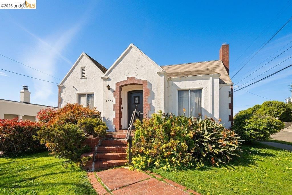 Photo of 2569 2569 Maxwell Ave Ave, Oakland, CA 94601 (MLS # 41125790)