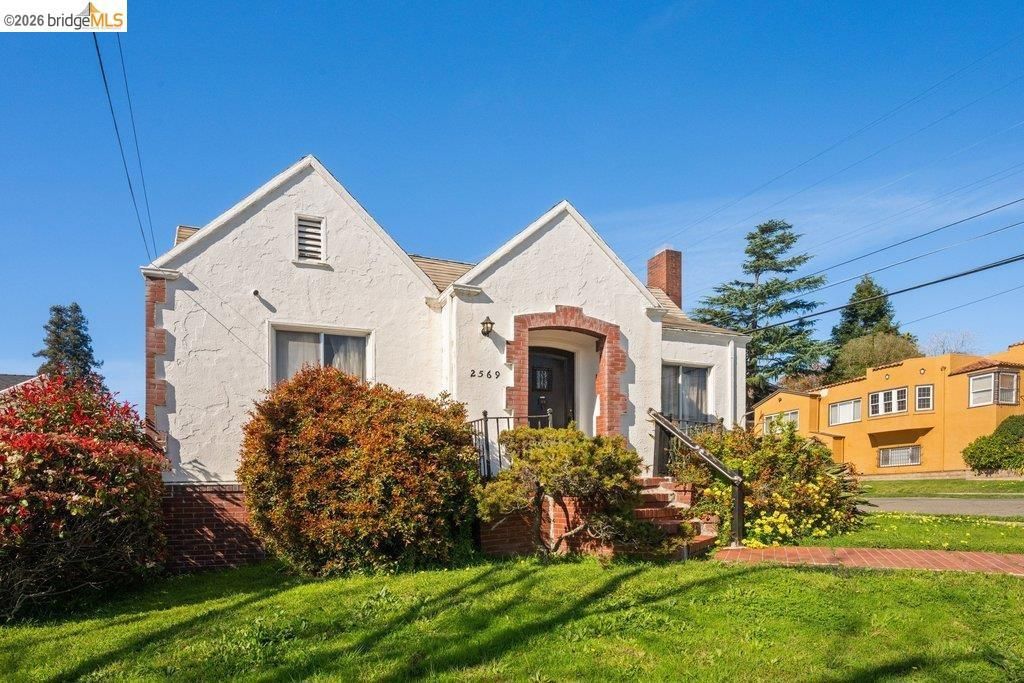 Photo of 2569 2569 Maxwell Ave Ave, Oakland, CA 94601 (MLS # 41125790)
