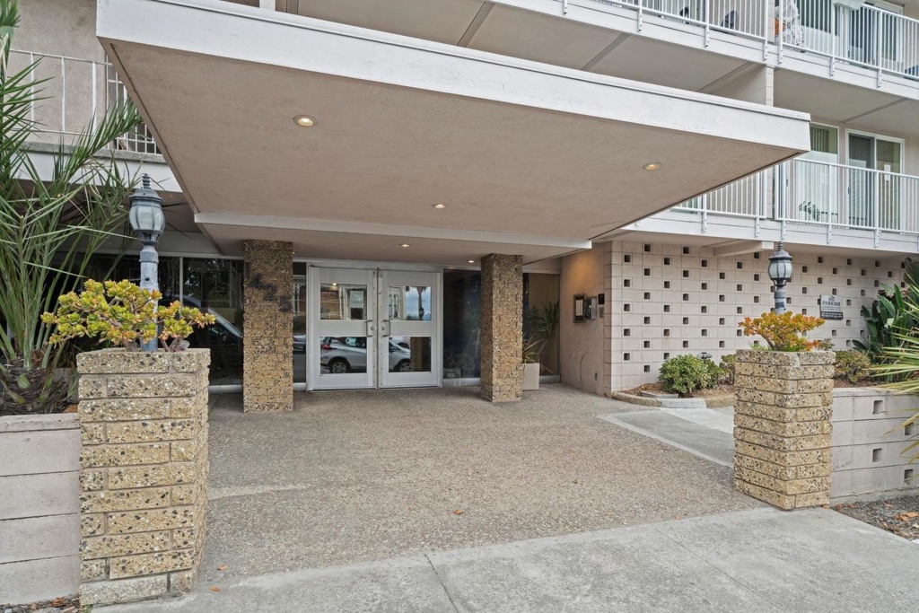 1425 Lakeside DR 201