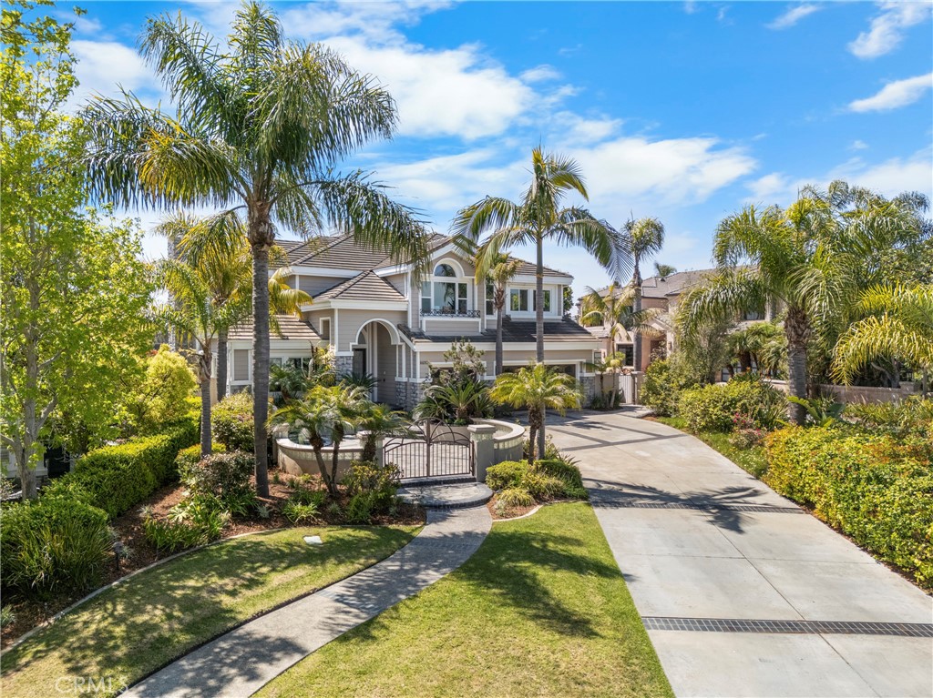 6692 Alamitos Circle