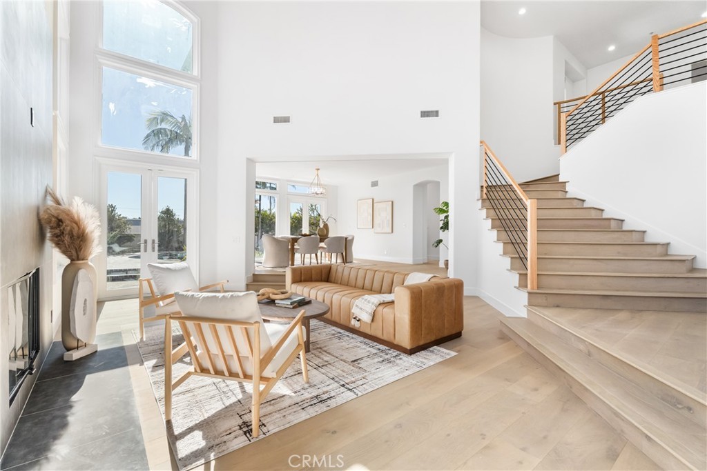 6692 Alamitos Circle
