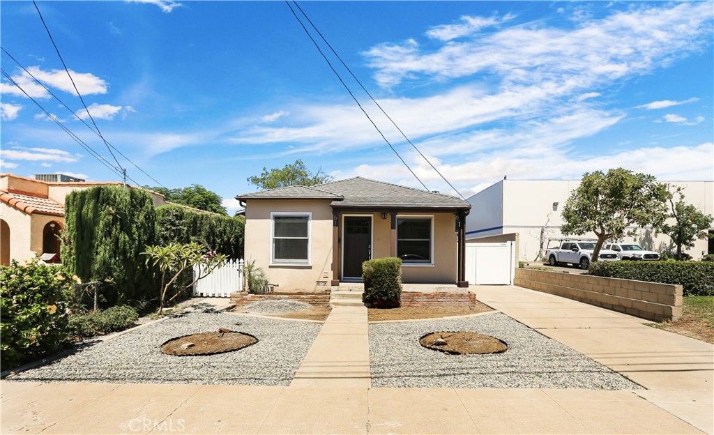 We are pleased to present a prime investment opportunity at 611 and 613 W Walnut in Orange, California. Located just minutes from Chapman University, these two standalone homes—each featuring 2 bedrooms and 2 bathrooms—offer stable rental income in a high-demand student housing market.
The homes are fully leased, with 611 W Walnut bringing in $3,150 monthly and 613 W Walnut achieving a strong $3,425 monthly rent, showcasing the property's upside potential. The below-market rent at 611 highlights a clear path for future income growth, while the higher rent at 613 sets the benchmark for what both homes can achieve.
Both units cater perfectly to Chapman students seeking privacy, modern amenities, and proximity to campus. Situated on a quiet, permit-only parking street with updated features and strong rental appeal, these properties are easy to lease and ideal for hands-off ownership.
With stabilized tenants, consistent demand from Chapman’s growing student population, and the proven rent performance of 613, this offering provides a compelling mix of immediate income and future upside. Whether you're a seasoned investor or looking to break into the Orange market, 611 and 613 W Walnut deliver the kind of reliable returns and appreciation potential that make for a smart long-term hold.