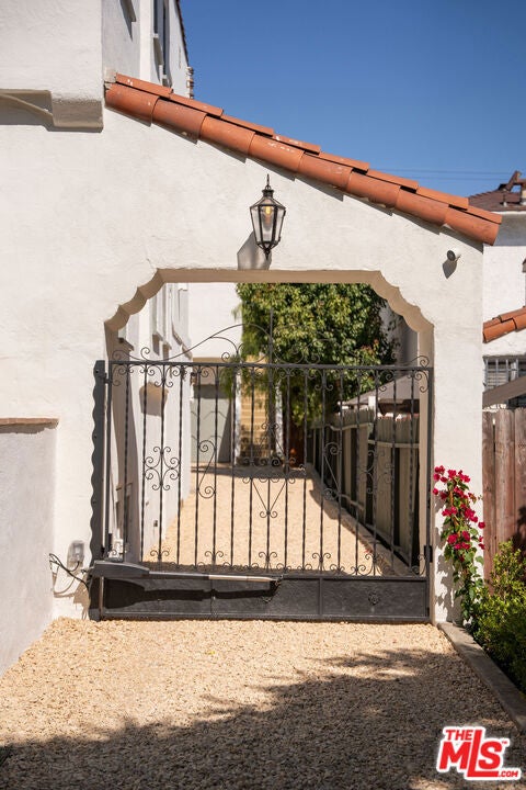 1340 1/2 S Cloverdale Avenue, Los Angeles CA 90019