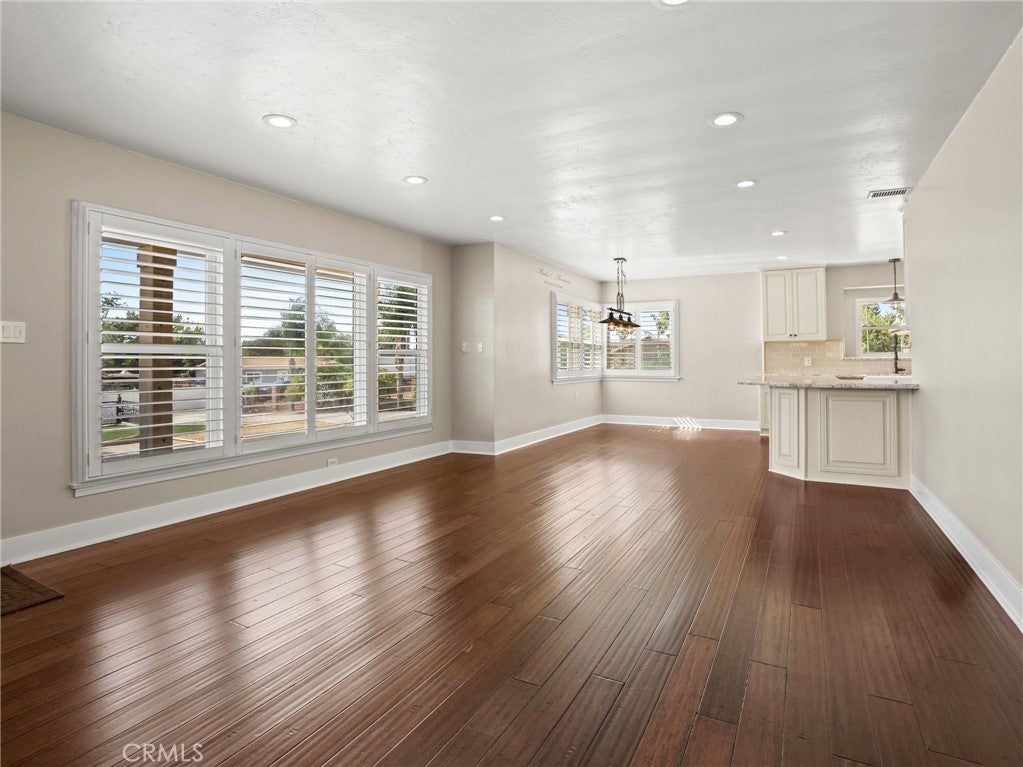 5736 Country Lane