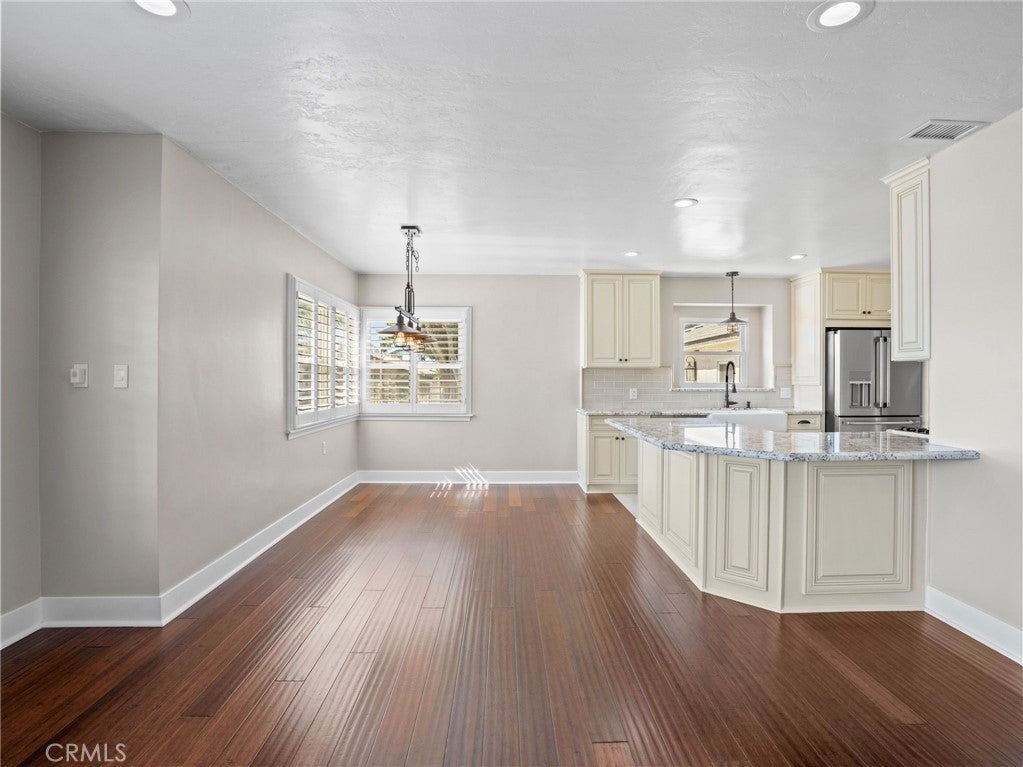 5736 Country Lane