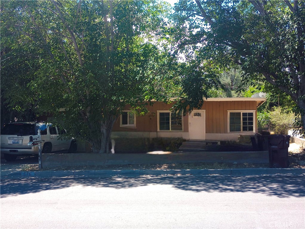Incredible Investment Opportunity! Expandable 3-Bedroom Home on RARE Zoned Lot
Discover endless potential in this charming 3-bedroom, 1-bath home, ideally situated on a generously sized lot zoned for additional units! Whether you're a first-time investor, seasoned developer, or savvy homeowner looking to expand, this property checks all the boxes.
The expansive lot offers space to build ADUs, duplexes, or even more units (buyer to verify), making it an exceptional opportunity to increase value and maximize rental income.
Located in a rapidly growing area near shopping, freeways, and public transportation, this home combines immediate livability with serious long-term upside.
Don’t miss your chance to own a prime piece of real estate with income-producing potential. Opportunities like this don’t last!
WANT MORE GROWTH POTENIAL?? Seller will consider combined offers on neighboring properties listed SW25137712. Not only can you buy a lot with growth opportunities, but the neighboring property also has 4 single units! CALL FOR MORE INFORMATION!
DO NOT DISTRUB TENANTS! THAT'S RIGHT - INCOME OPPORTUNITY FROM THE INSTANCE YOU BUY!