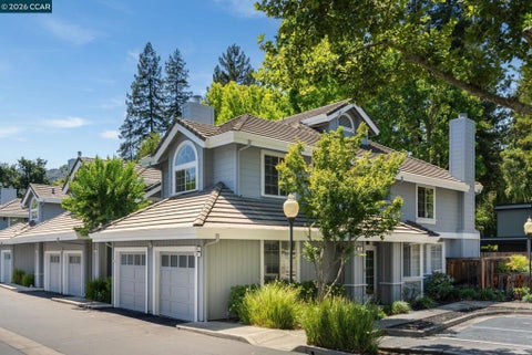 Photo of 15 Danville Oak Pl Pl, Danville, CA 94526 (MLS # 41138495)
