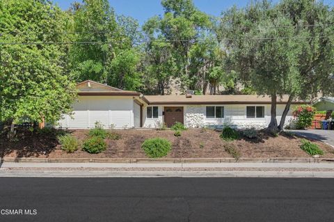 Photo of 5730 Serrania Avenue, Woodland Hills, CA 91367 (MLS # 226002045)