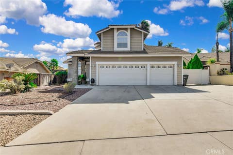 Photo of 39607 Via Dominique, Murrieta, CA 92563 (MLS # TR26108783)