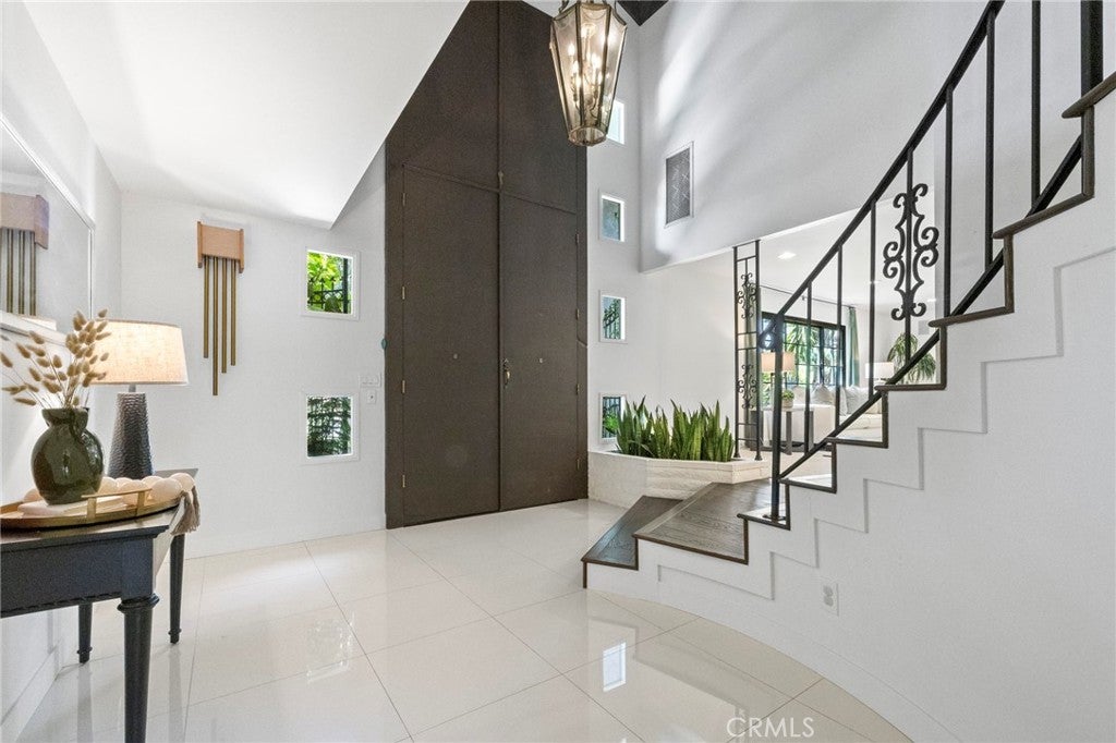 221 W Tennyson Street