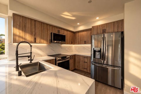 Photo of 1307 N Sycamore Avenue, Los Angeles, CA 90028 (MLS # 26104516)