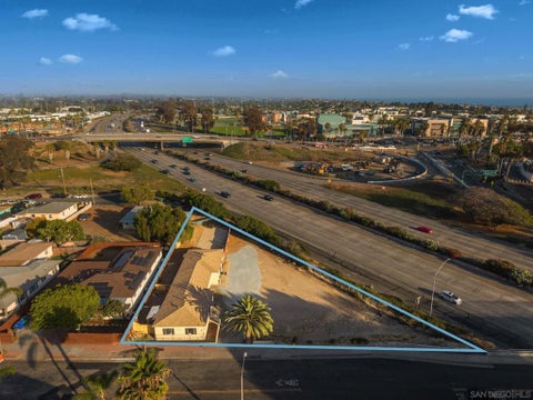 Photo of 1303 5 Bush Street ST, Oceanside, CA 92058 (MLS # 260018461SD)